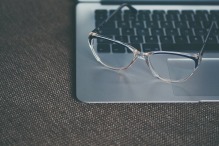 Zakup okularów dla pracownika - o czym należy pamiętać?